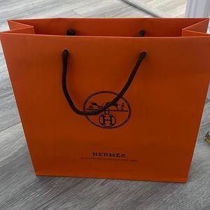 Hermes paper bag size 11,5”x11,5”x4”